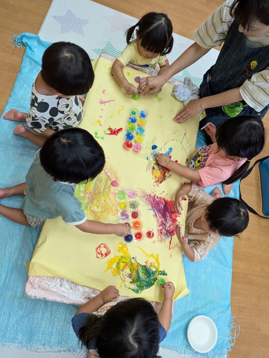 氷絵の具であそぼう(りんご組)